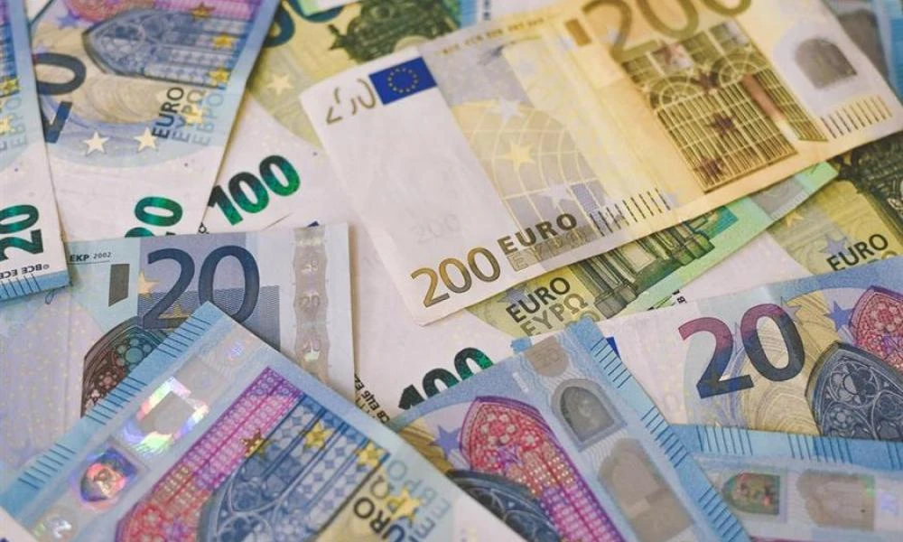 Γαλλία: Συνελήφθησαν στο Ντε Γκωλ 2 Αλγερινοί που μετέφεραν 2,4 εκατ. ευρώ σε ρευστό